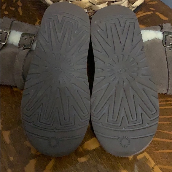 Big girl brown Ugg with 3 buckles - Picture 7 of 8